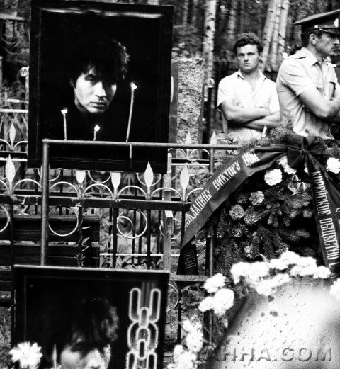 Могила Виктора. Снято предположительно в августе 1990 года.
