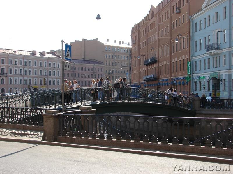 Сенной пешеходный мост (1). Набережная канала Грибоедова (рядом с домом 56)
Здесь снимался фильм "Йа-Хха".